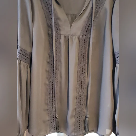 *2 for $8 deals* Women's Long Sleeve Lace Top - Picture 3 of 6